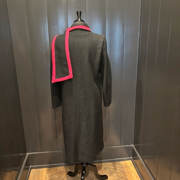 Vintage Projections Elegant Black Coat with Red Accents 100% wool - Picture 2 of 9